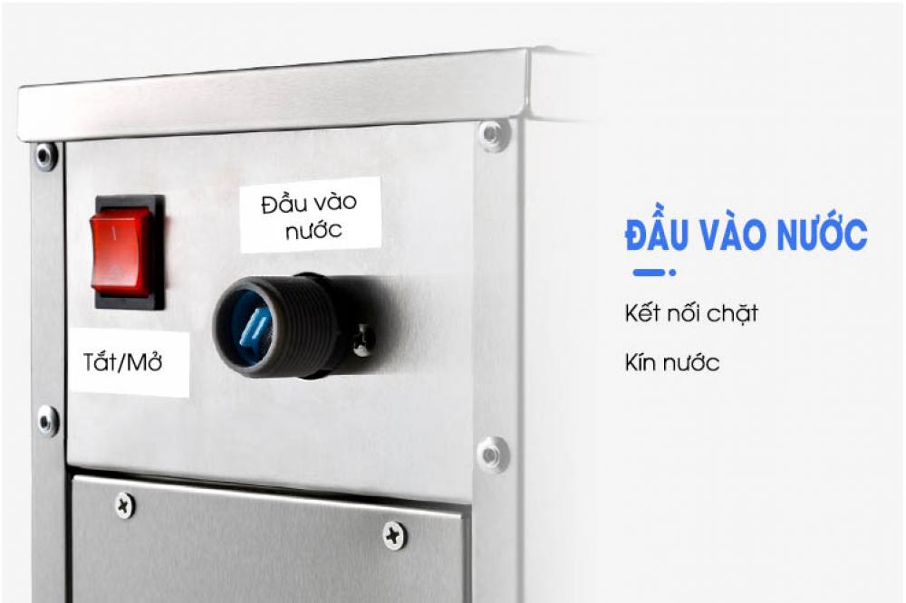 Công tắc bật tắt và đầu vào nước của máy